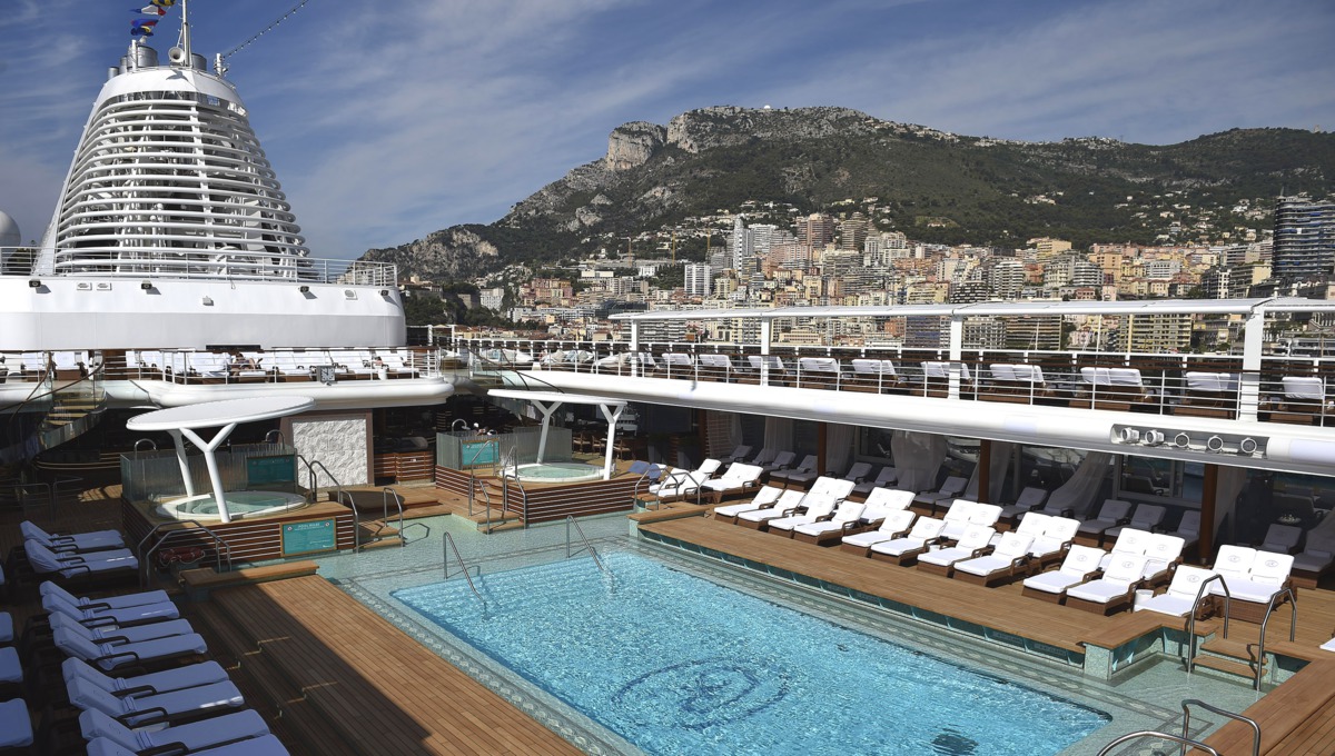 Regent Seven Seas Explorer - pool deck
