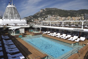 Regent Seven Seas Explorer - Pool deck