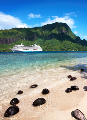 Crystal Serenity in Moorea - Read our article for the best Crystal Cruises alternatives