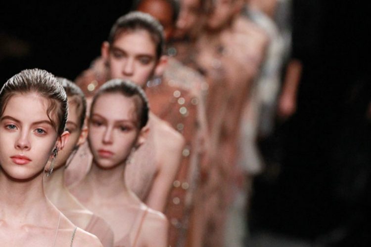 Fashion Trends - What To Look Out For This Paris Fashion Week Spring Season ➤ Discover the season's newest design news and inspiration ideas. Visit Daily Design News and subscribe our newsletter! #dailydesignnews #designnews #bestdesignevets #fashionnews #ParisFashionWeek2017 #ParisFashionWeek ParisFashionShow #PFW #PFW2017